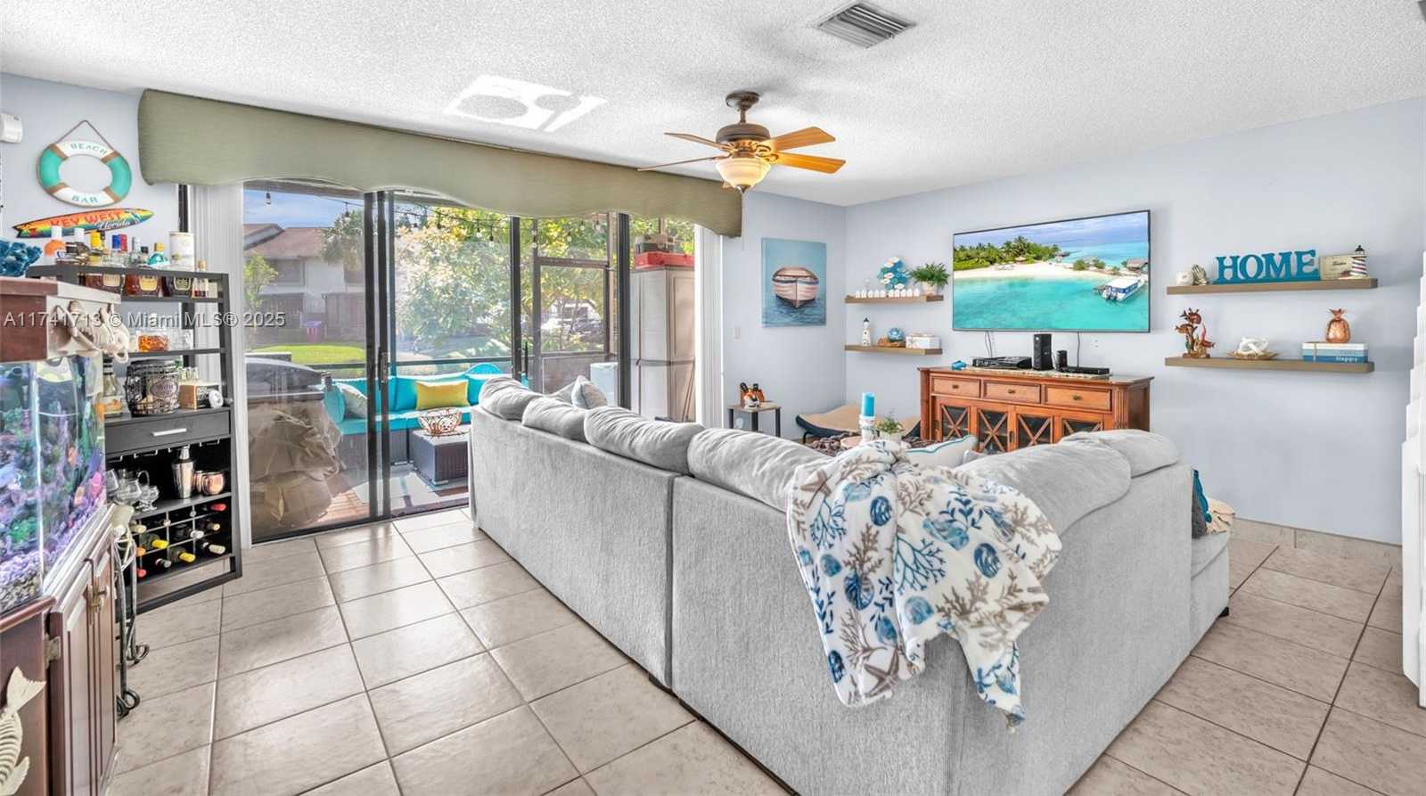 Small Image of 4552 CARAMBOLA CIR S #27247, Coconut Creek Number 4