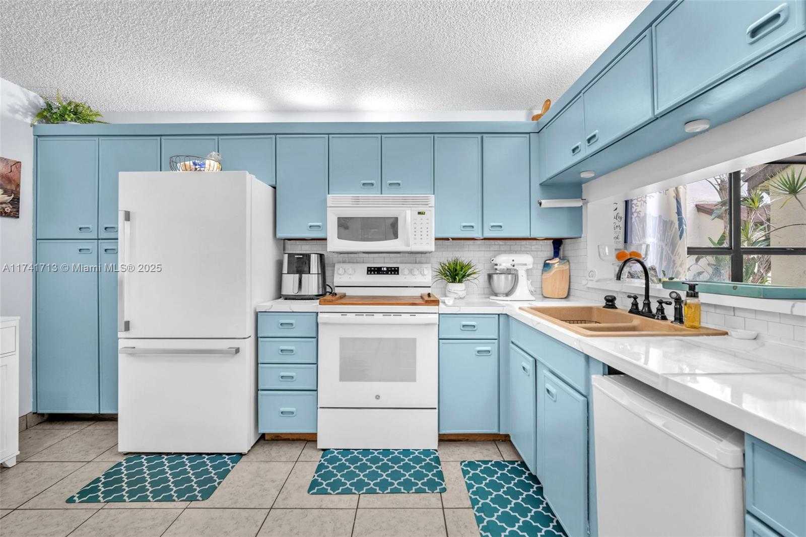Small Image of 4552 CARAMBOLA CIR S #27247, Coconut Creek Number 8