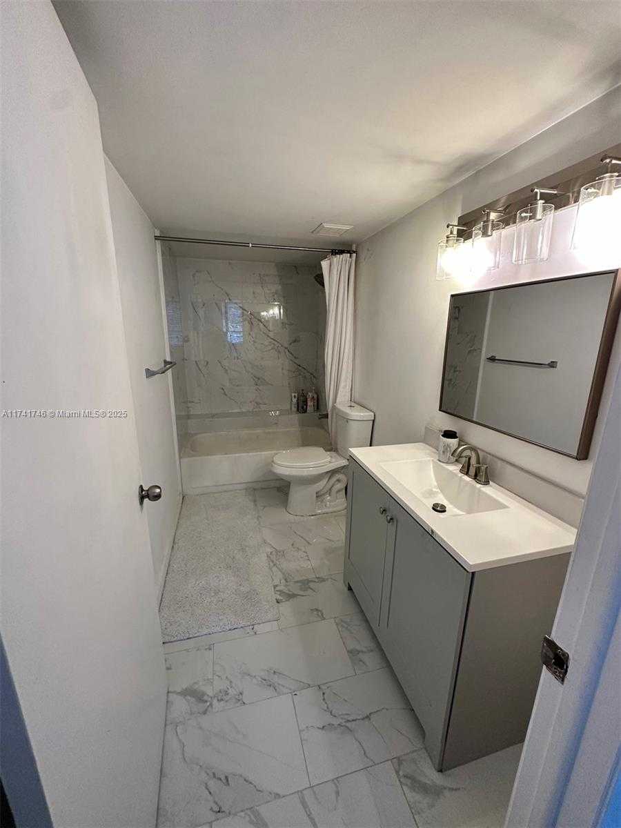 Small Image of 8373 LAKE DR #203, Doral Number 3