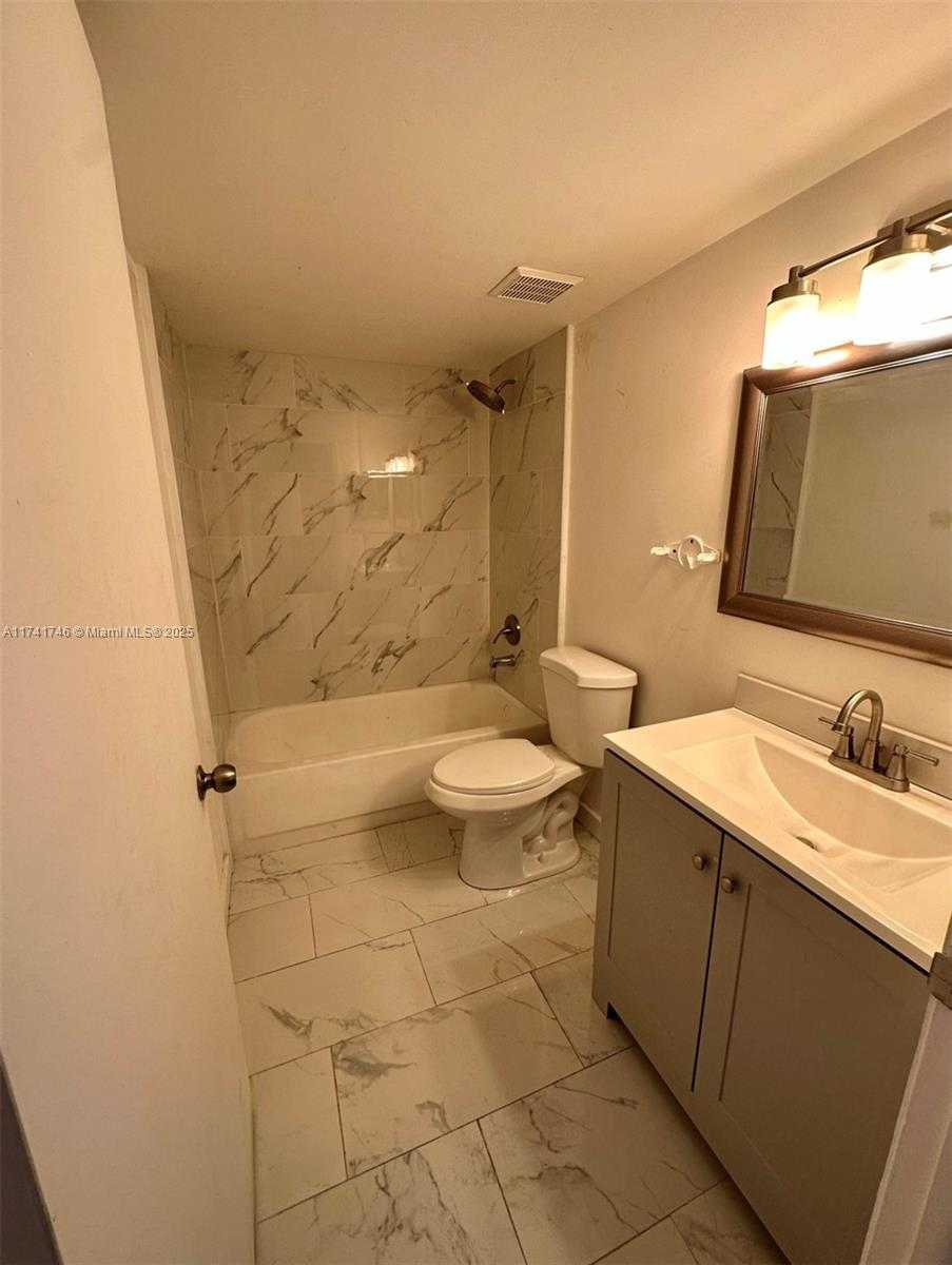 Small Image of 8373 LAKE DR #203, Doral Number 4