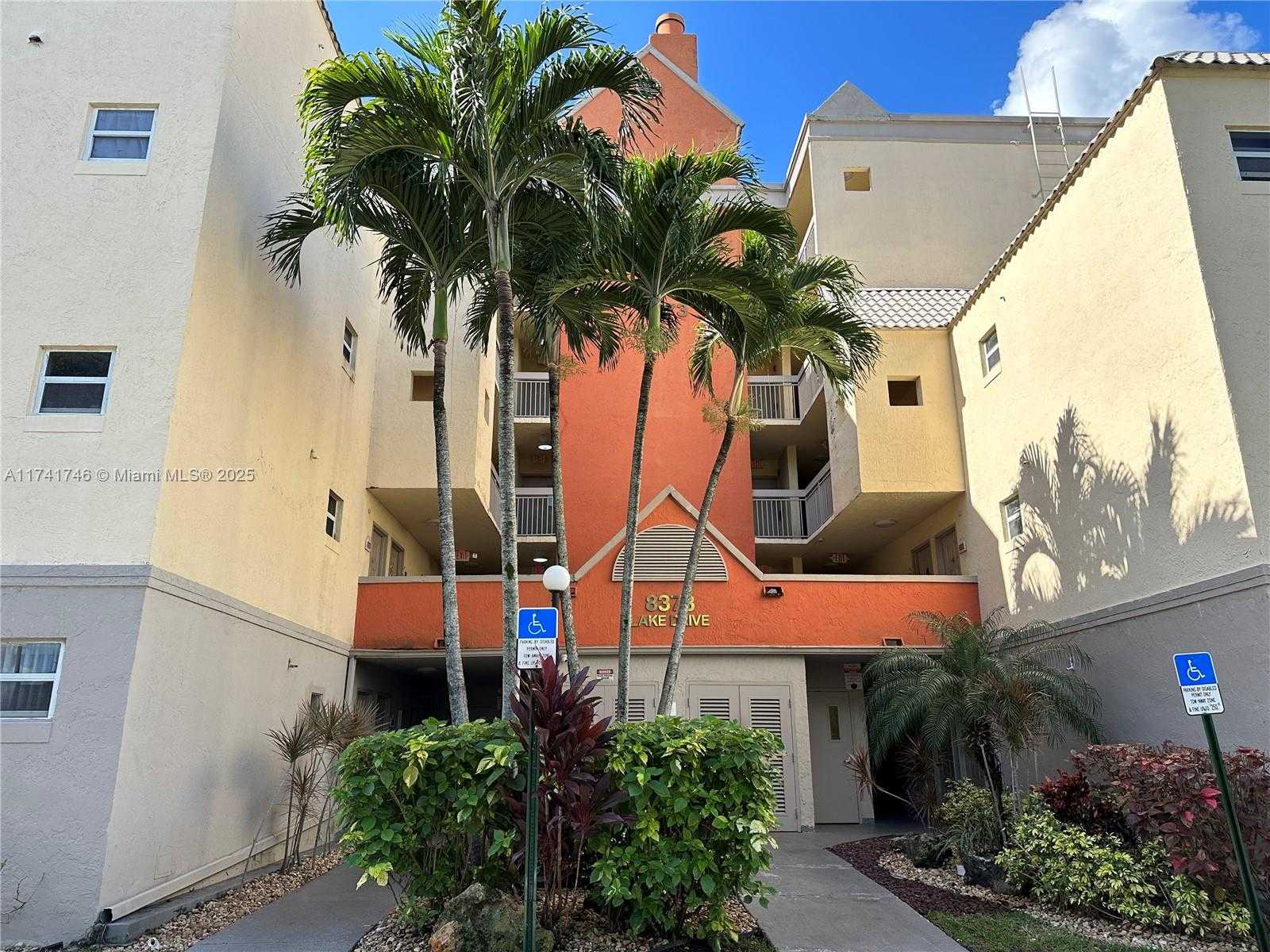 Small Image of 8373 LAKE DR #203, Doral Number 5