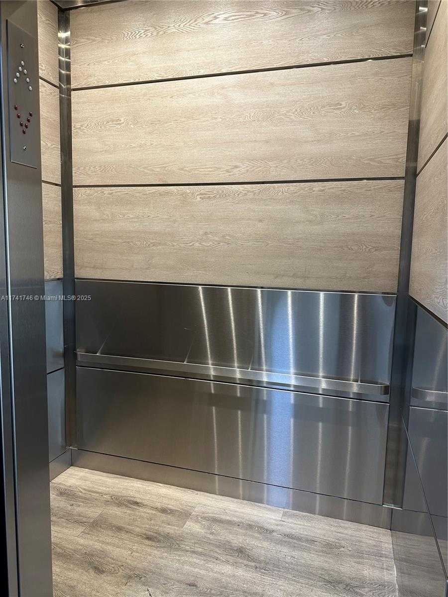 Small Image of 8373 LAKE DR #203, Doral Number 6