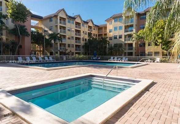 Small Image of 8373 LAKE DR #203, Doral Number 9