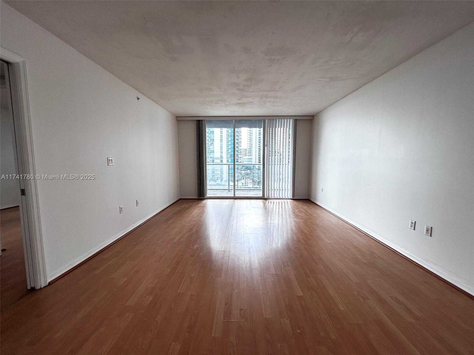 Small Image of 1155 BRICKELL BAY DR #605, Miami Number 10