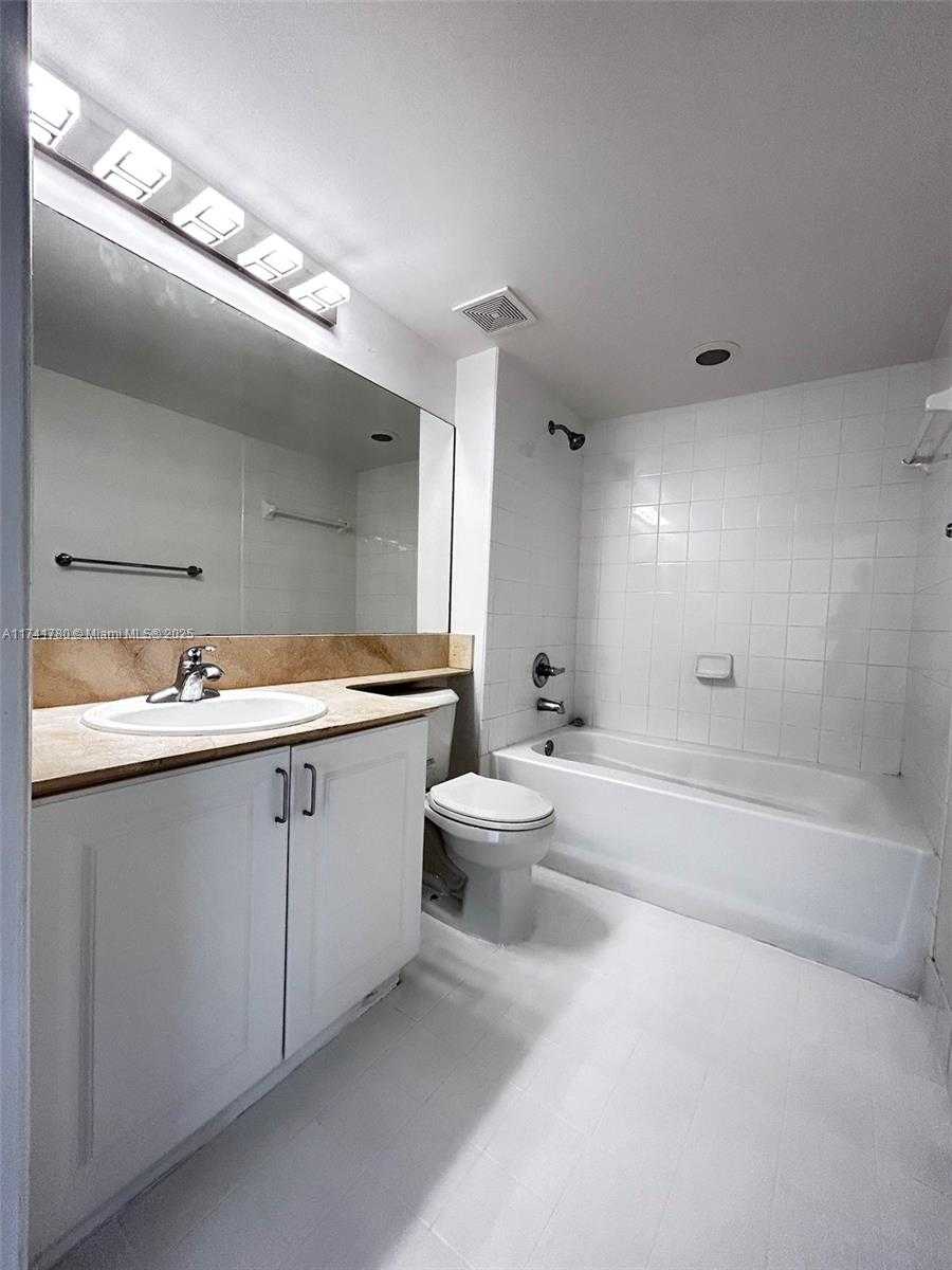 Small Image of 1155 BRICKELL BAY DR #605, Miami Number 12