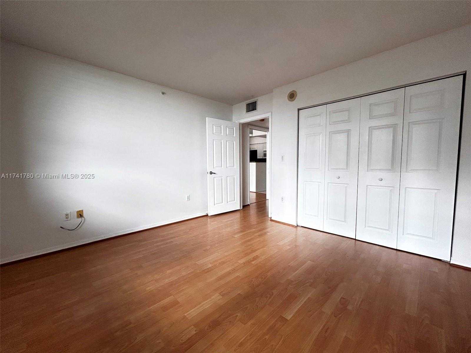 Small Image of 1155 BRICKELL BAY DR #605, Miami Number 14