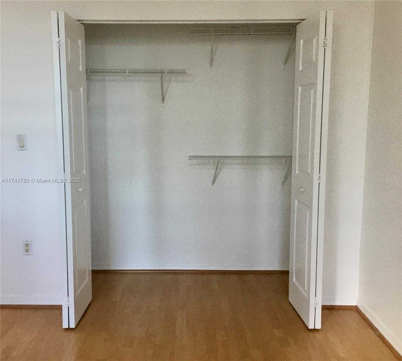 Small Image of 1155 BRICKELL BAY DR #605, Miami Number 15