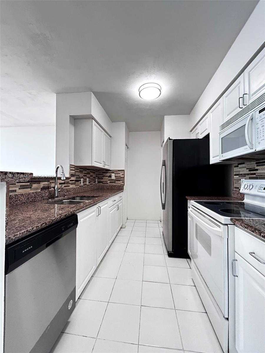 Small Image of 1155 BRICKELL BAY DR #605, Miami Number 9