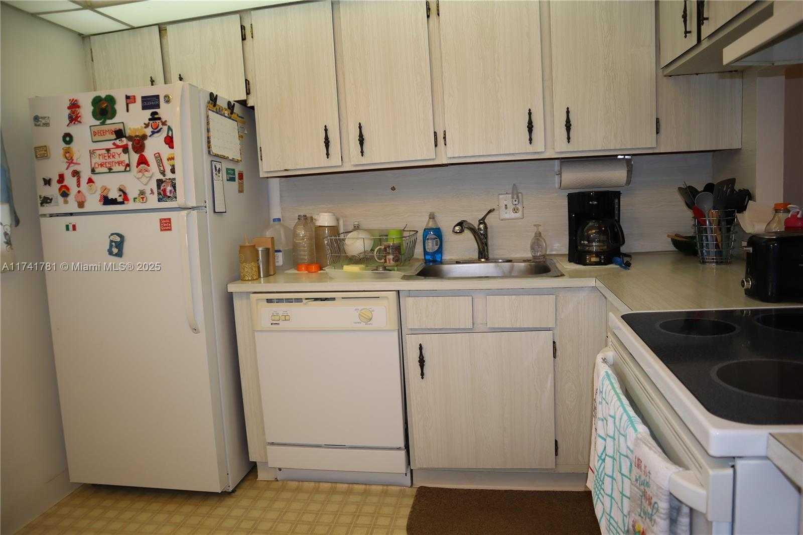 Small Image of 3210 HOLIDAY SPRINGS BLVD #2-204, Margate Number 5