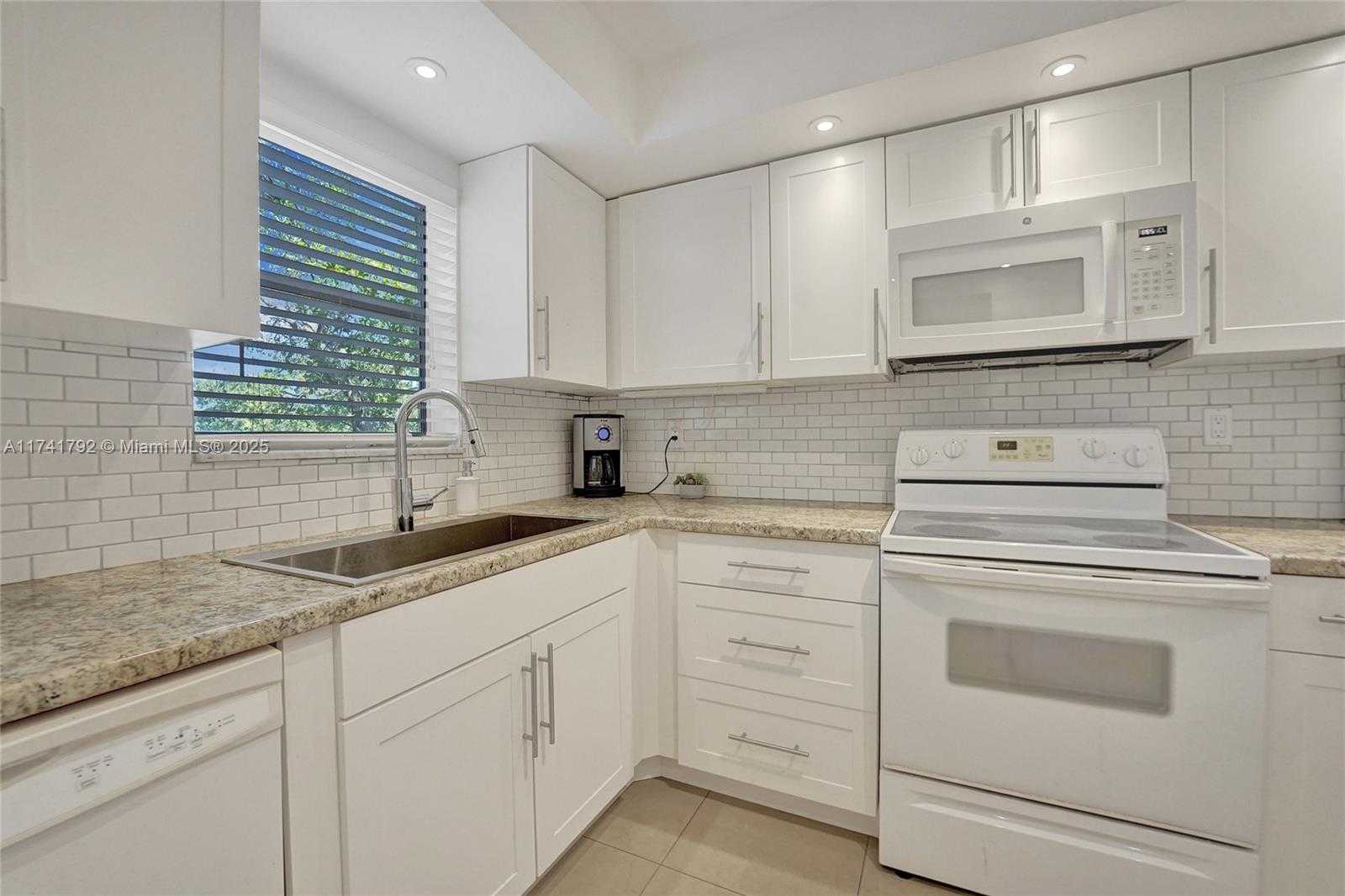 Small Image of 6080 NW 44th St, Lauderhill, FL 33319, USA Number 10