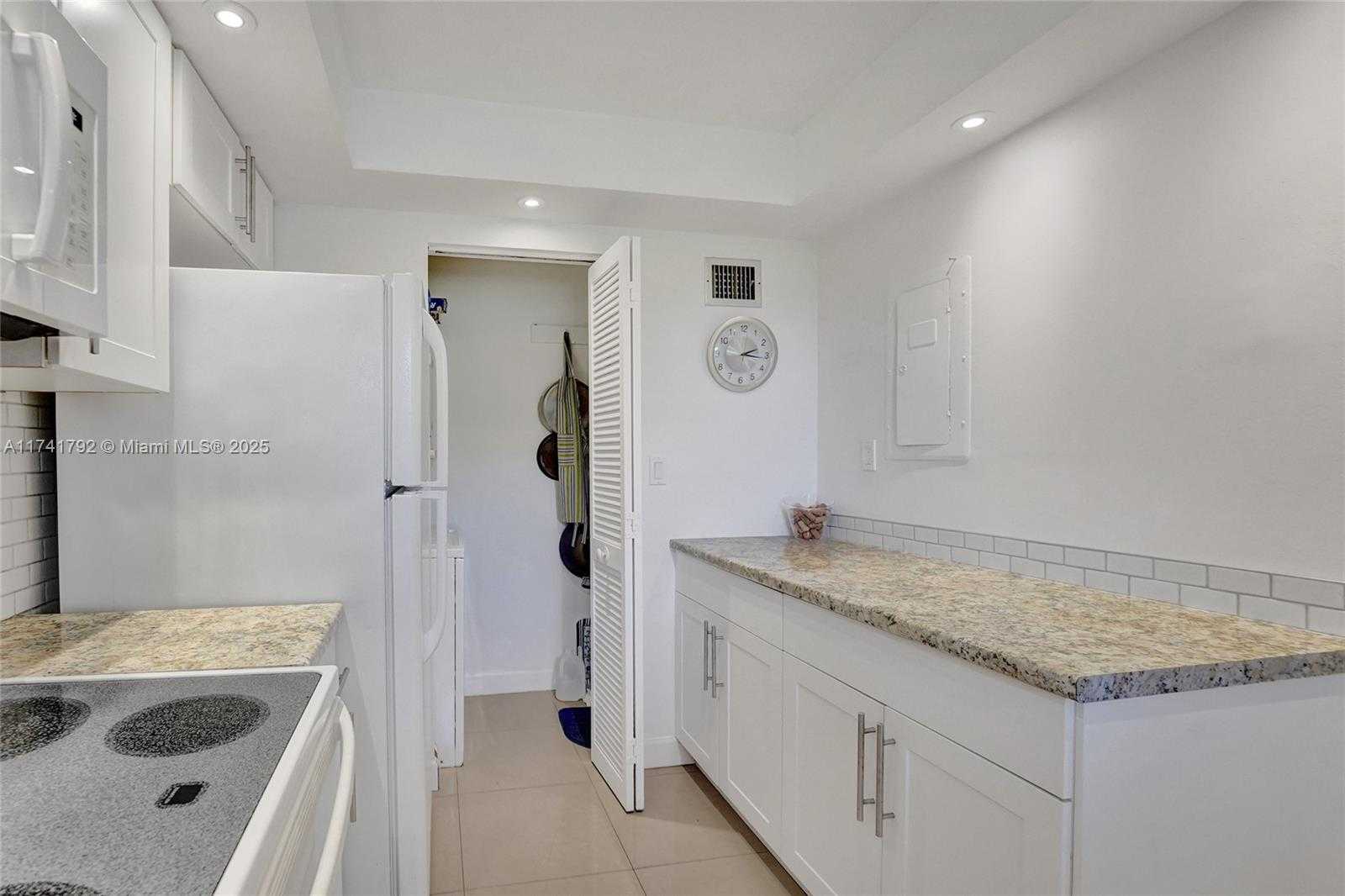 Small Image of 6080 NW 44th St, Lauderhill, FL 33319, USA Number 11