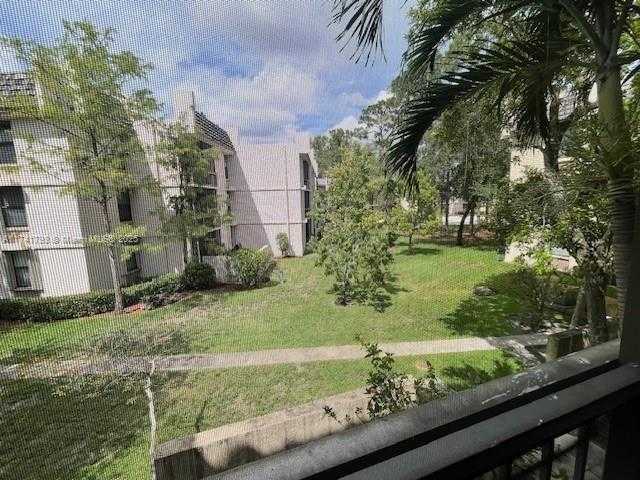 Small Image of 8429 FOREST HILLS DR #206, Coral Springs Number 4