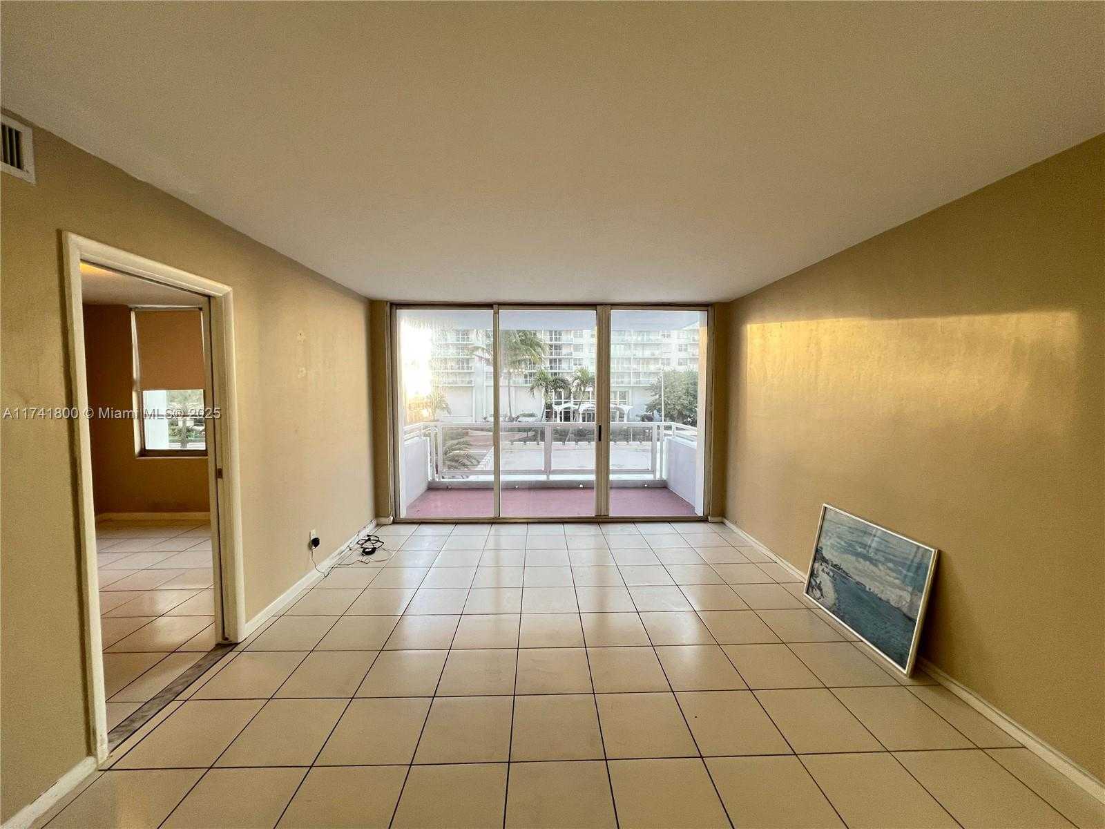 Small Image of 5700 COLLINS AVE #3D, Miami Beach Number 10