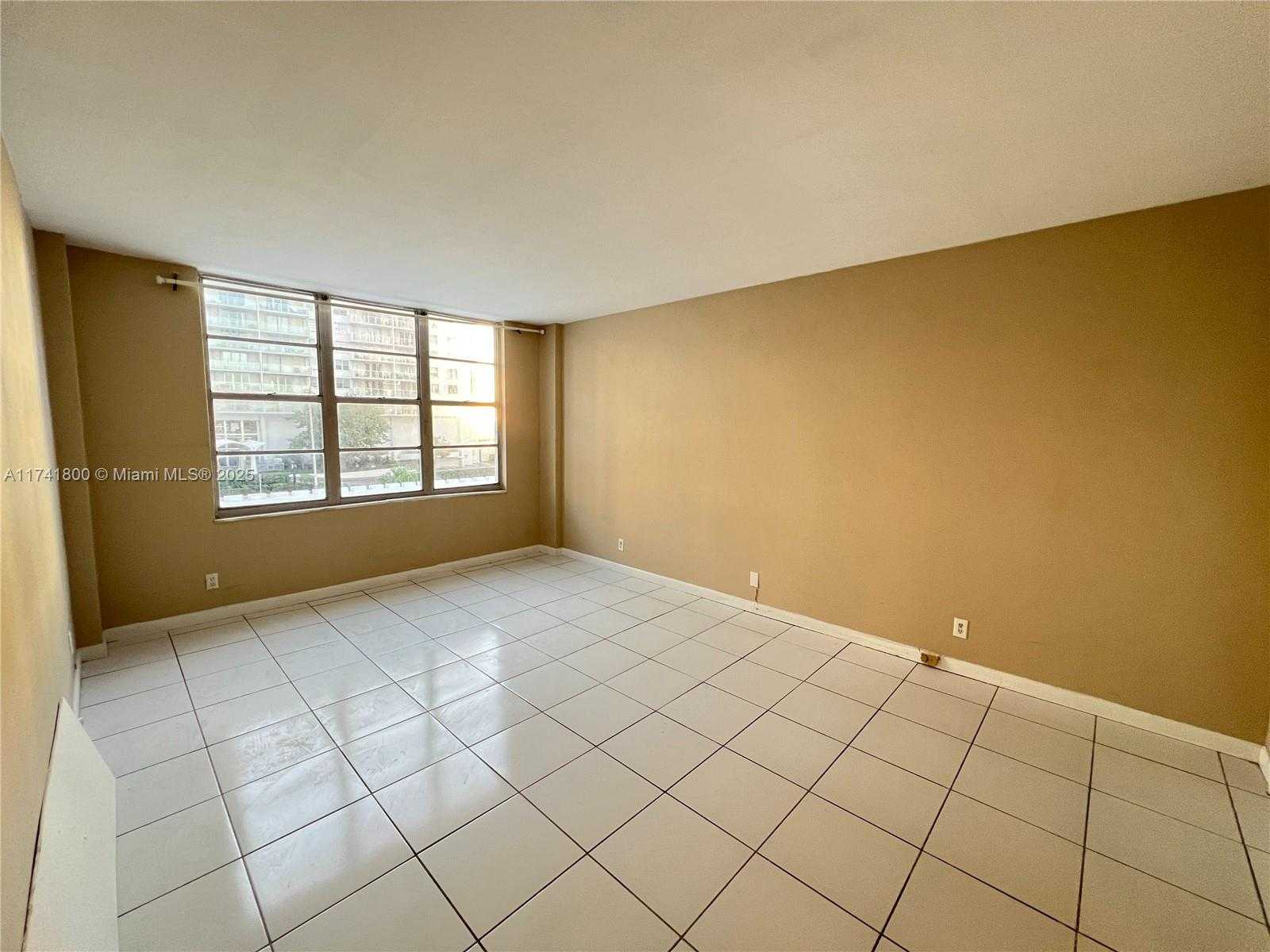 Small Image of 5700 COLLINS AVE #3D, Miami Beach Number 11
