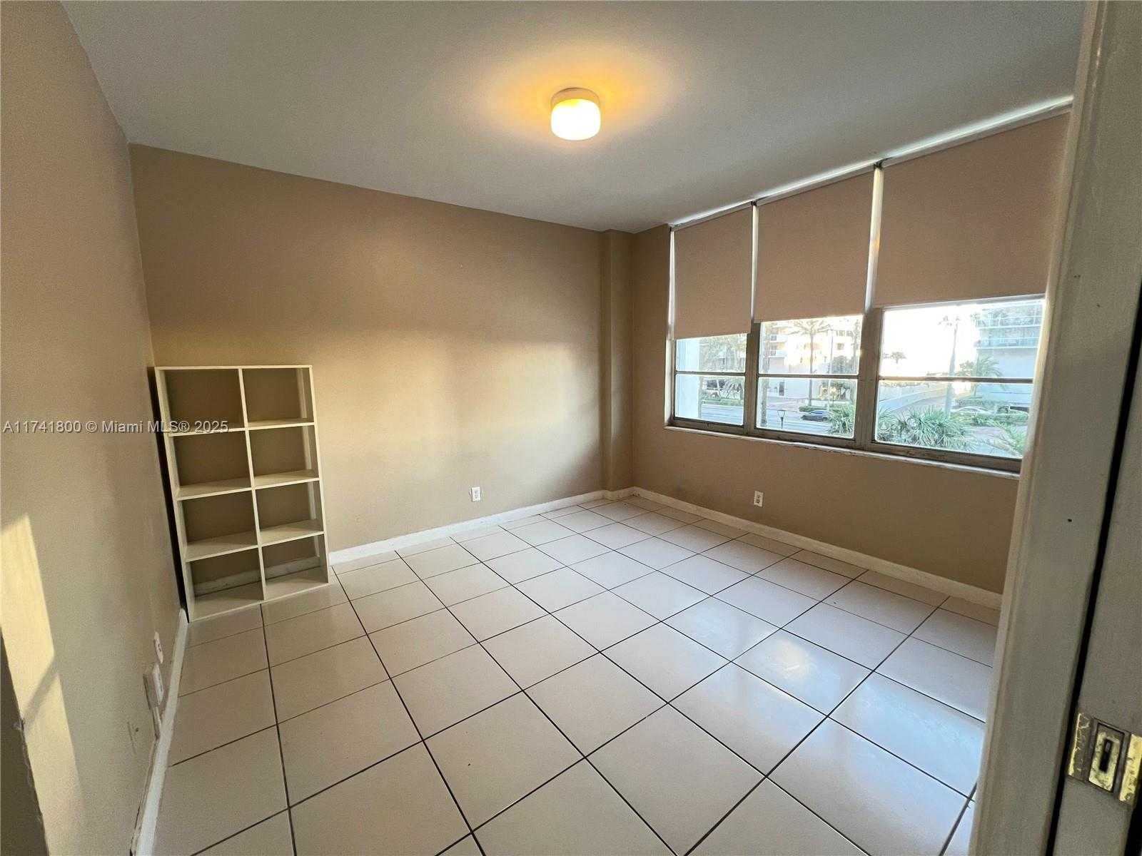 Small Image of 5700 COLLINS AVE #3D, Miami Beach Number 12