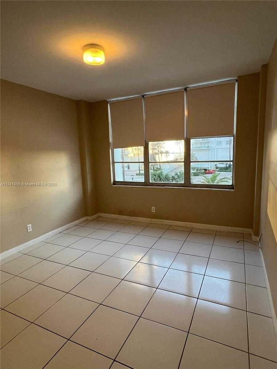 Small Image of 5700 COLLINS AVE #3D, Miami Beach Number 13