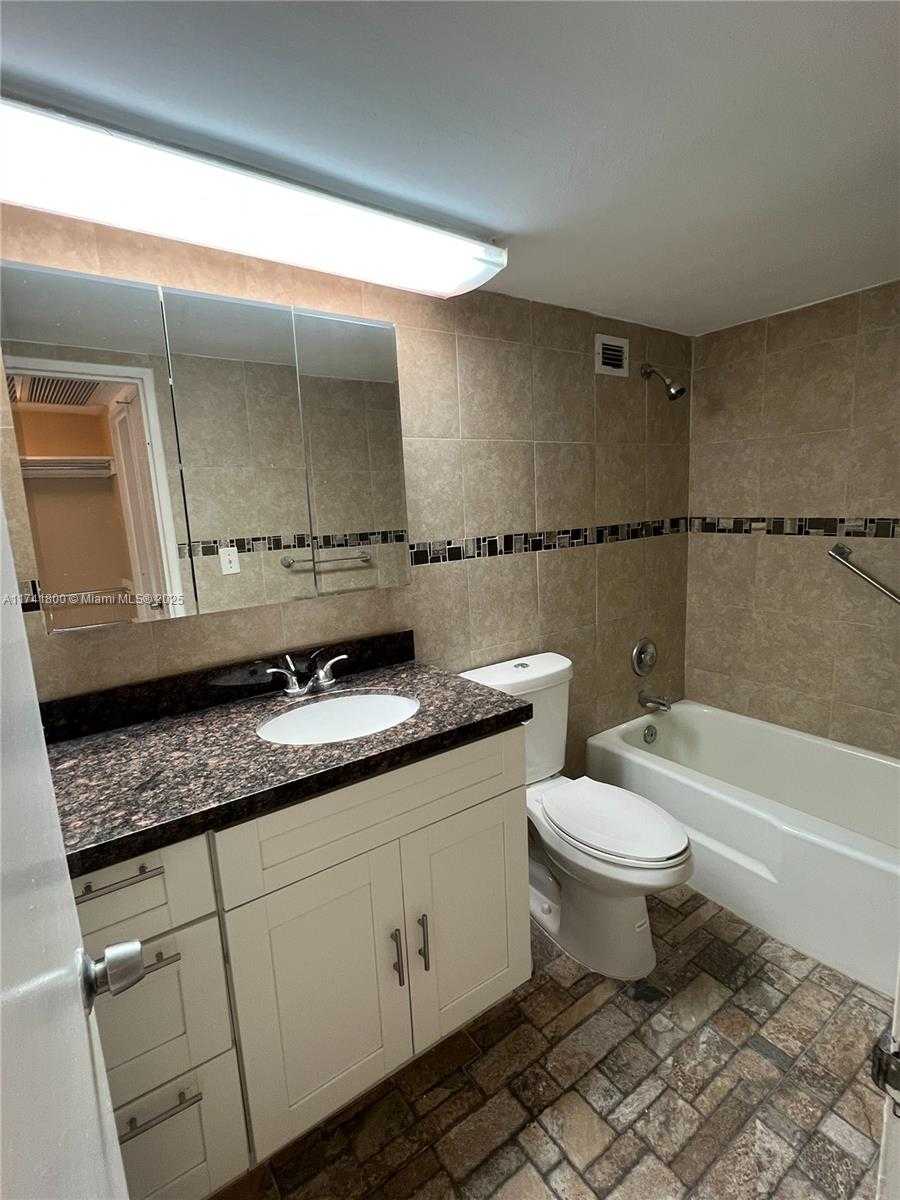 Small Image of 5700 COLLINS AVE #3D, Miami Beach Number 16