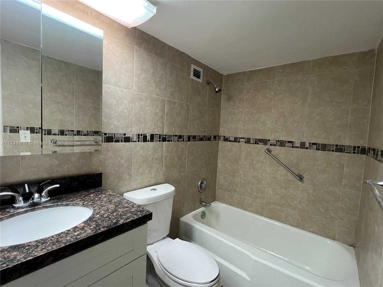 Small Image of 5700 COLLINS AVE #3D, Miami Beach Number 17