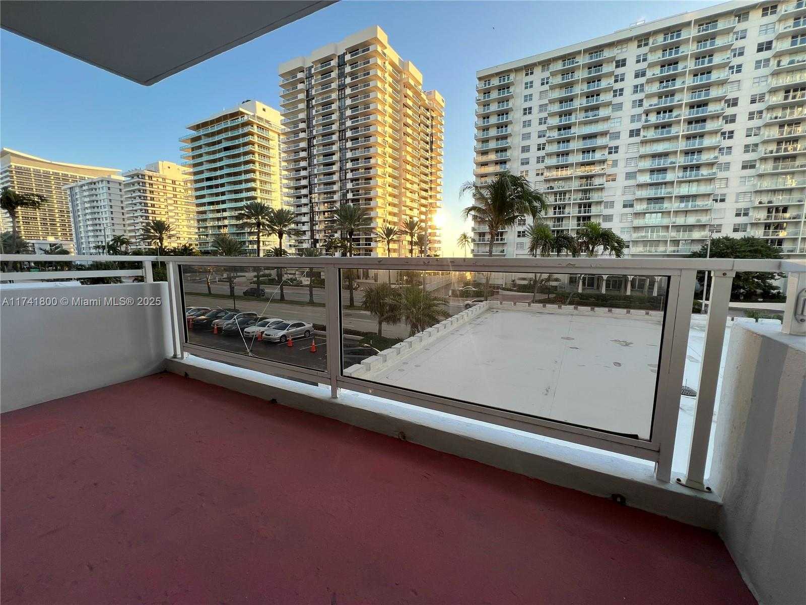 Small Image of 5700 COLLINS AVE #3D, Miami Beach Number 2