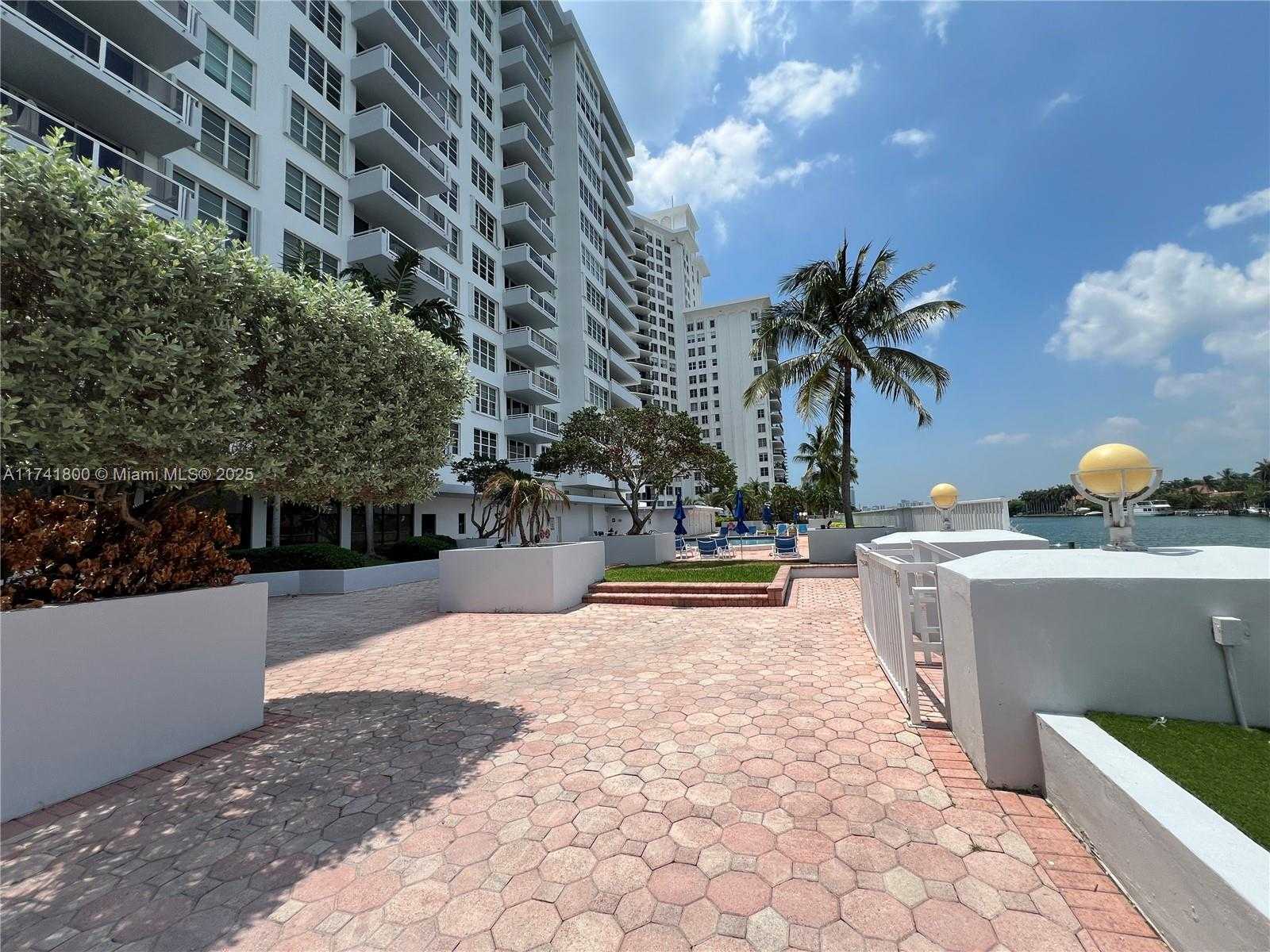 Small Image of 5700 COLLINS AVE #3D, Miami Beach Number 21
