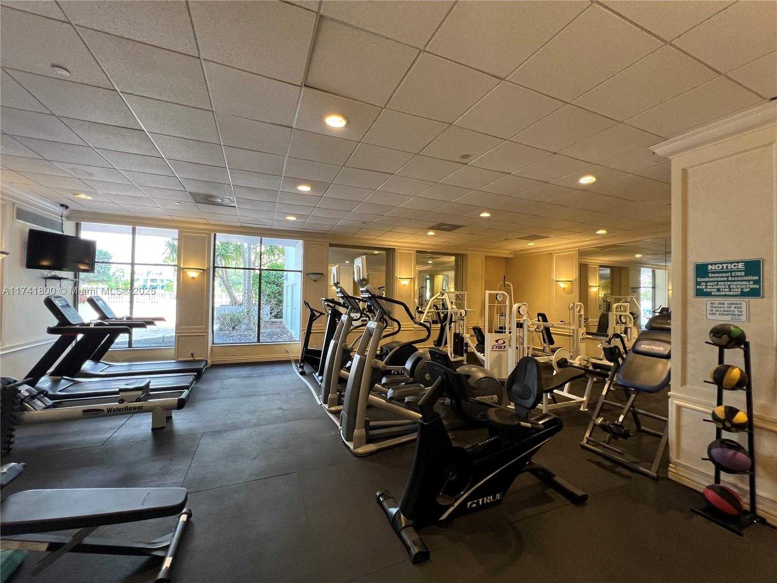 Small Image of 5700 COLLINS AVE #3D, Miami Beach Number 27