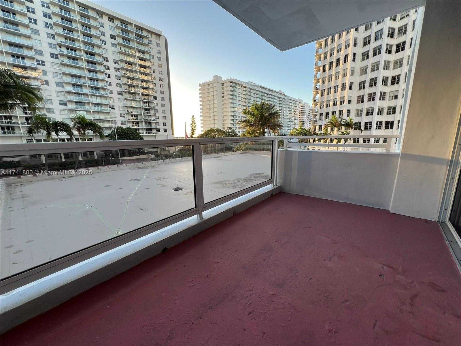 Small Image of 5700 COLLINS AVE #3D, Miami Beach Number 3