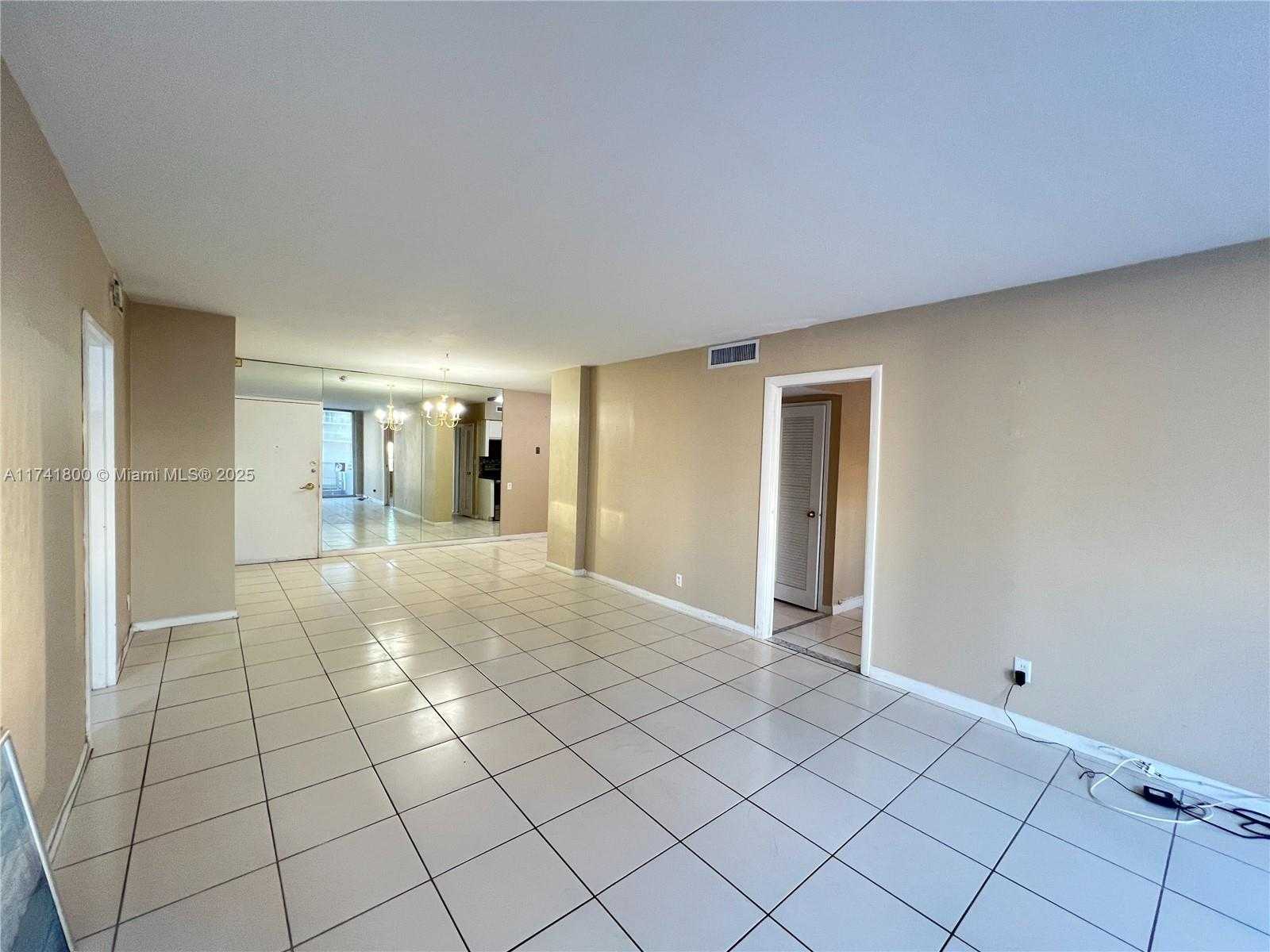 Small Image of 5700 COLLINS AVE #3D, Miami Beach Number 4