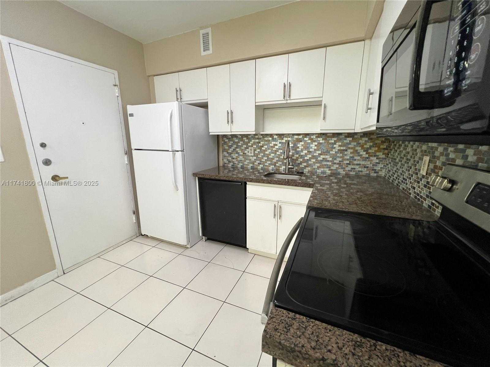 Small Image of 5700 COLLINS AVE #3D, Miami Beach Number 5