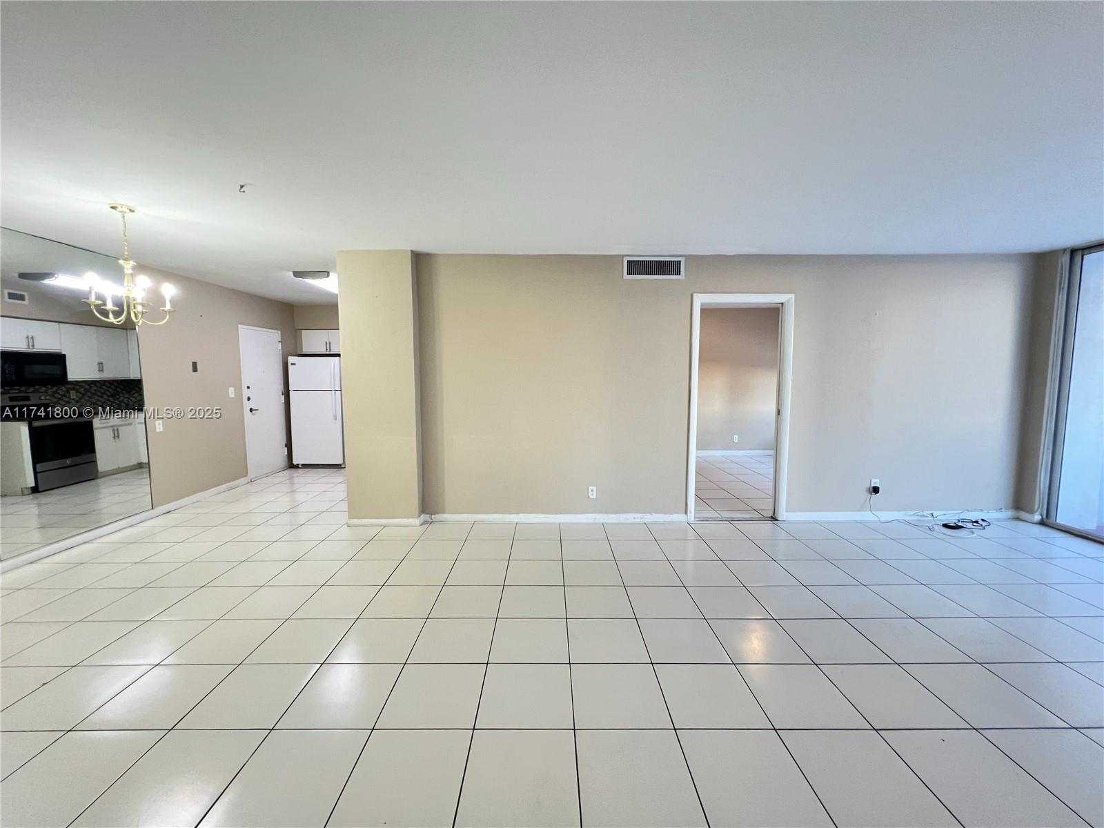 Small Image of 5700 COLLINS AVE #3D, Miami Beach Number 6