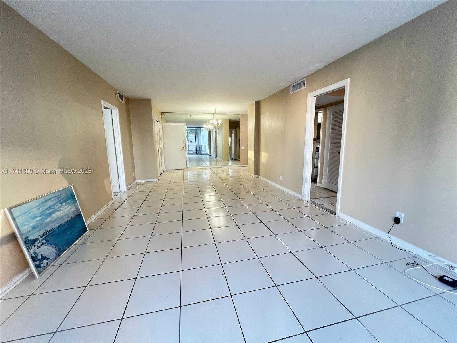 Small Image of 5700 COLLINS AVE #3D, Miami Beach Number 9