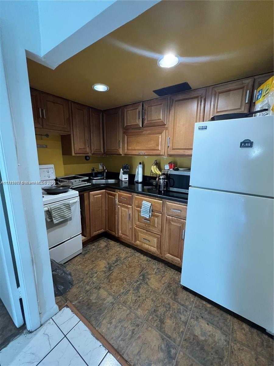 Small Image of 899 WEST AVE #9K, Miami Beach Number 6