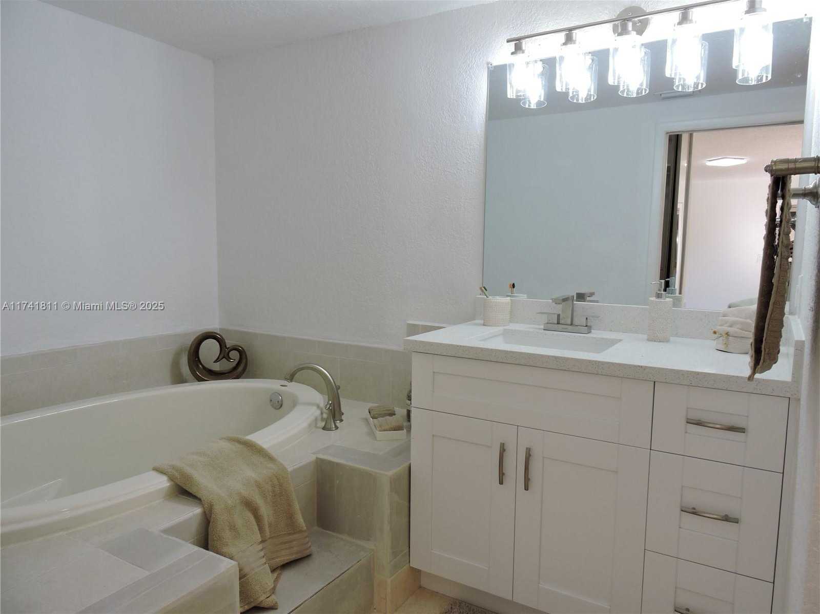 Small Image of 1316 SOUTH WEST 118TH TER #1316, Davie Number 32