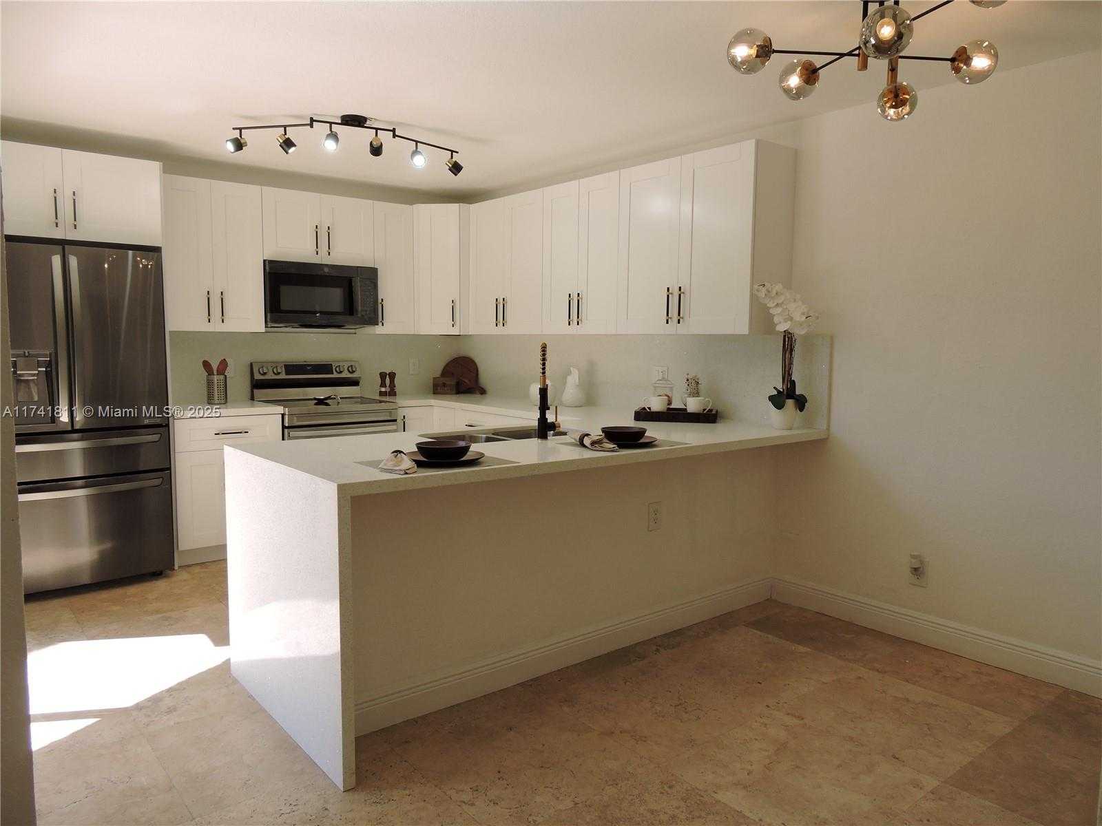 Small Image of 1316 SOUTH WEST 118TH TER #1316, Davie Number 8