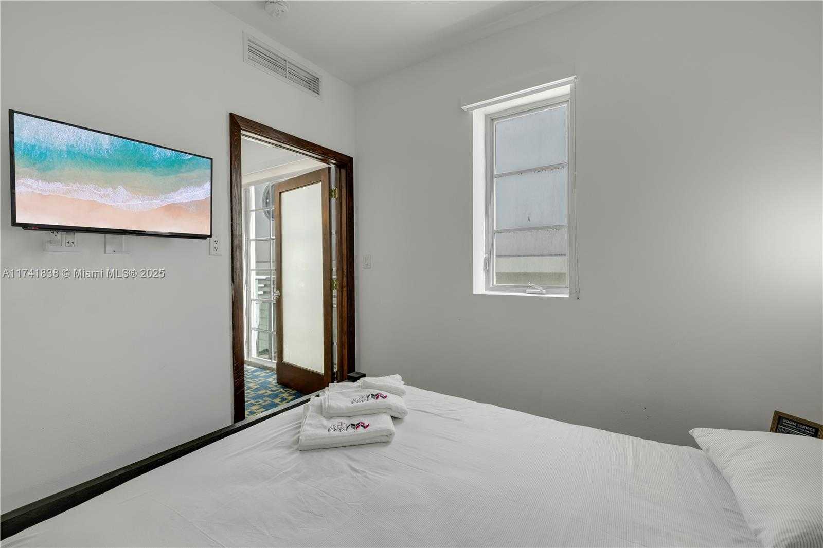 Small Image of 1036 OCEAN DR #B307, Miami Beach Number 11