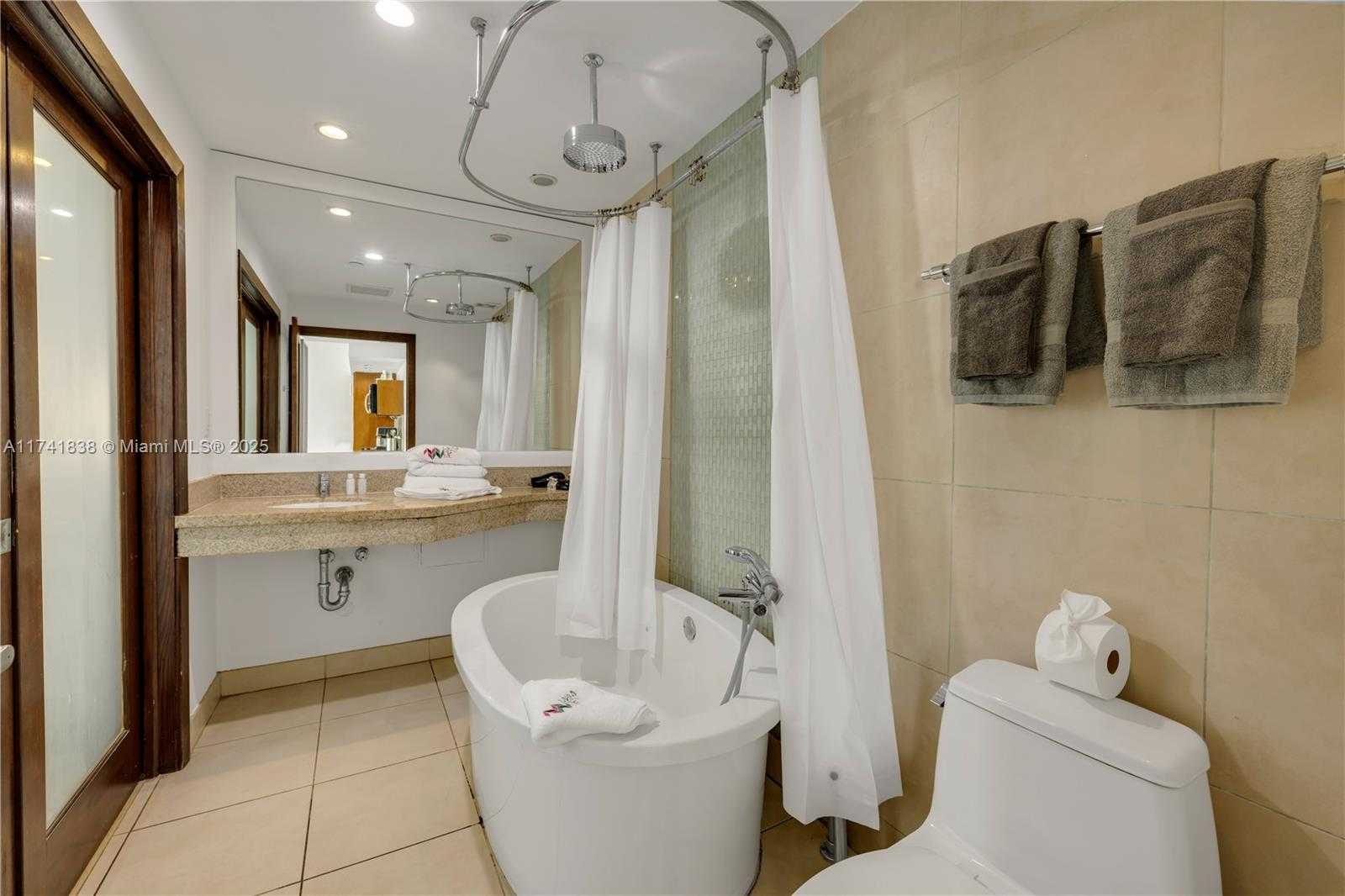 Small Image of 1036 OCEAN DR #B307, Miami Beach Number 12