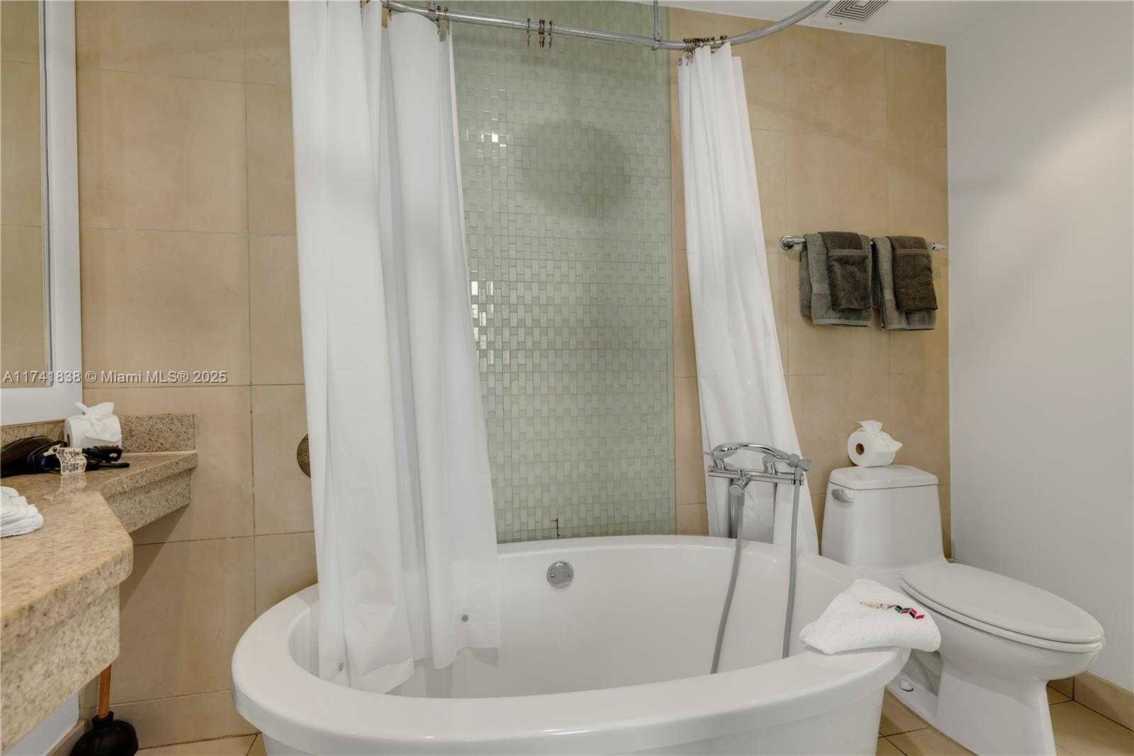 Small Image of 1036 OCEAN DR #B307, Miami Beach Number 13