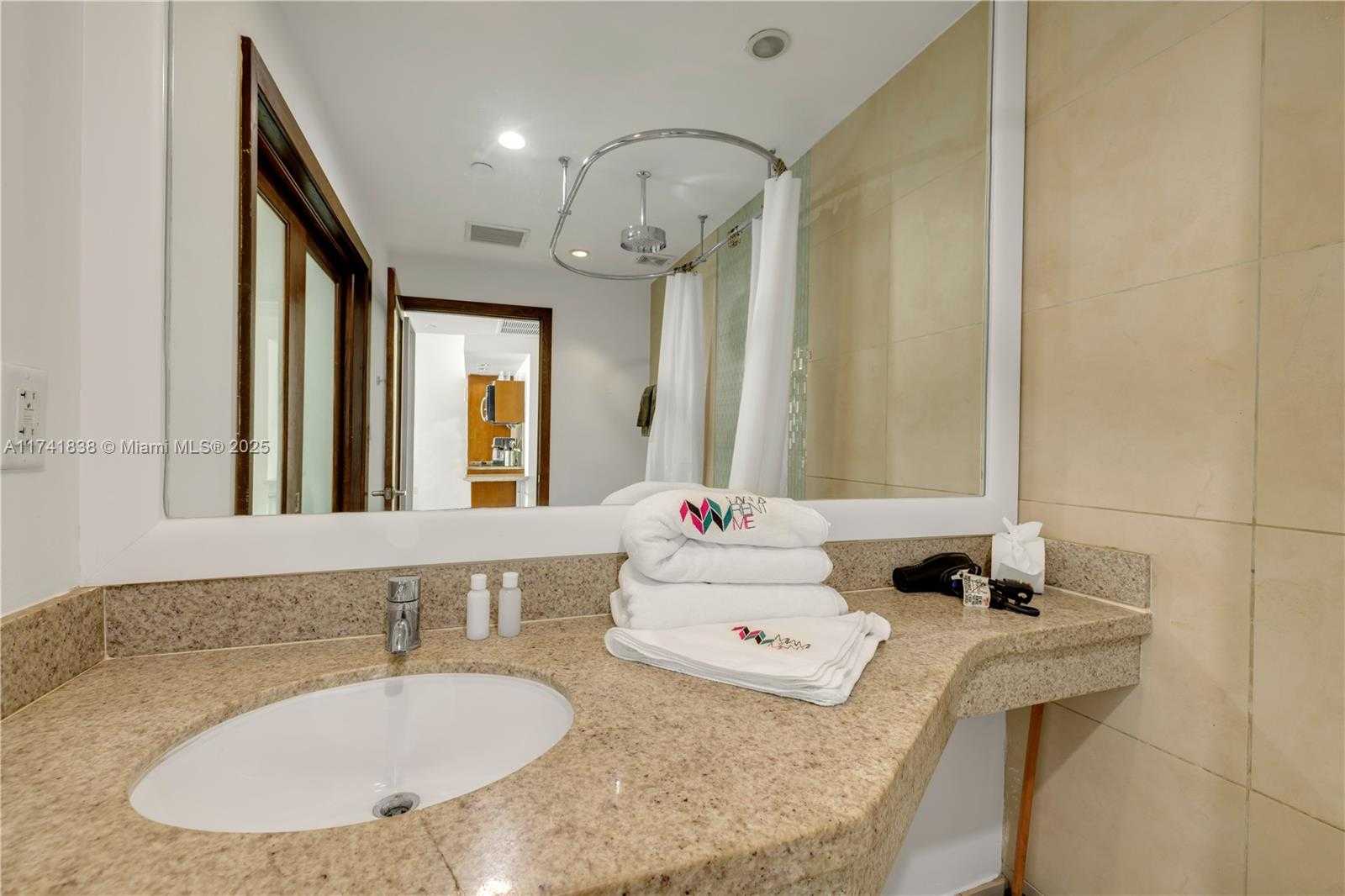 Small Image of 1036 OCEAN DR #B307, Miami Beach Number 14