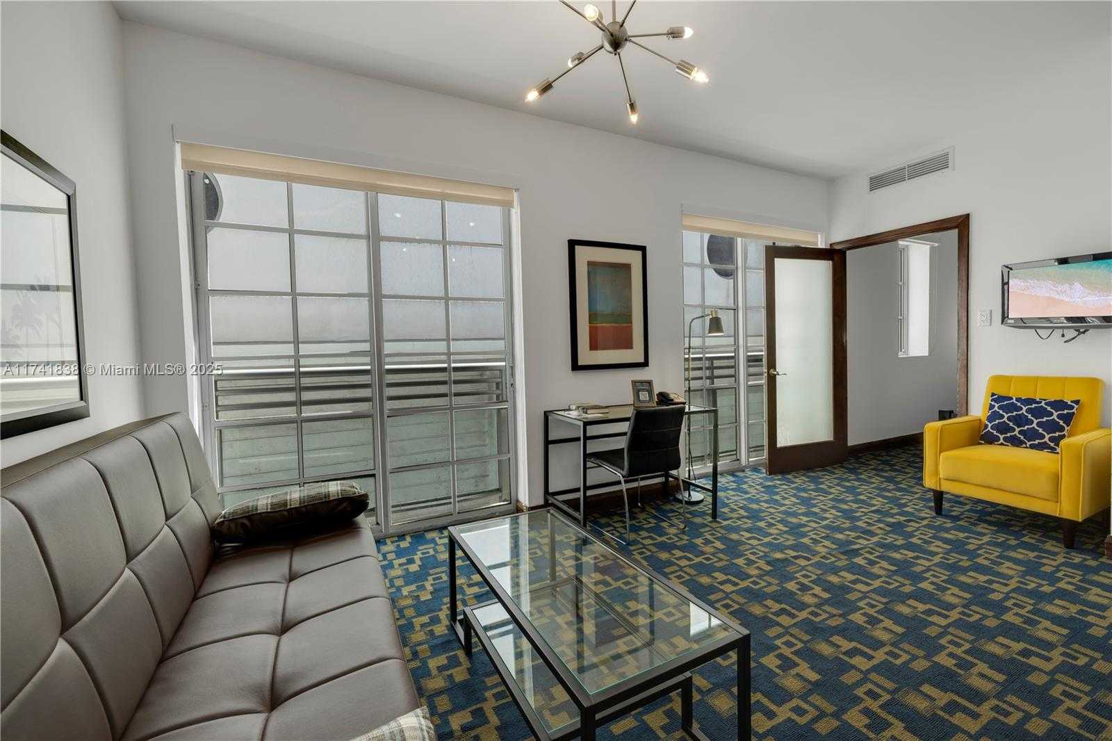 Small Image of 1036 OCEAN DR #B307, Miami Beach Number 3