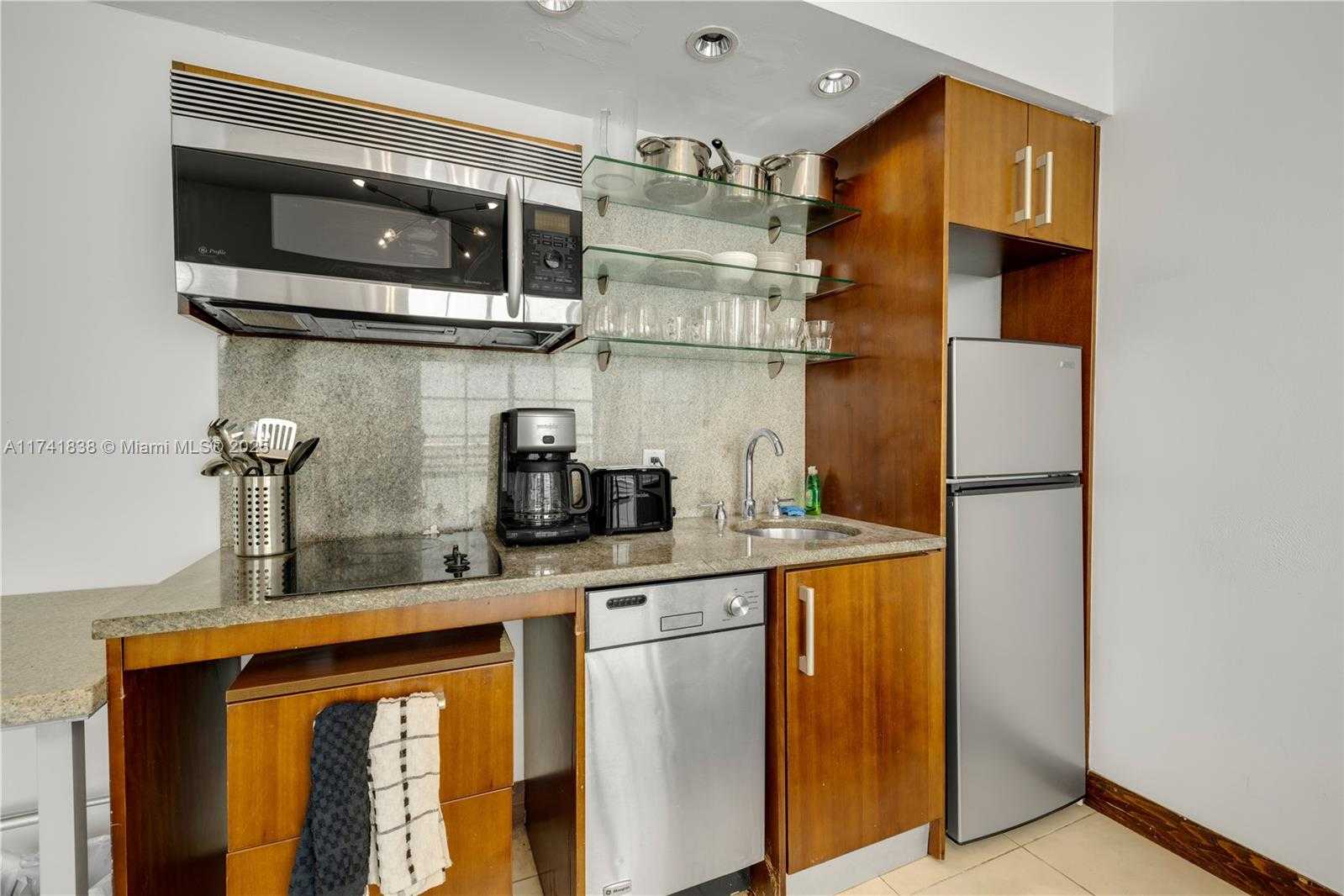 Small Image of 1036 OCEAN DR #B307, Miami Beach Number 6