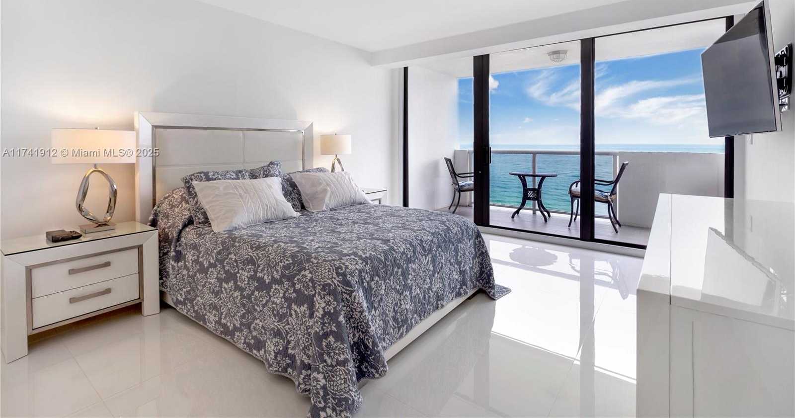 Small Image of 5757 Collins Ave, Miami Beach, FL 33140, USA Number 10