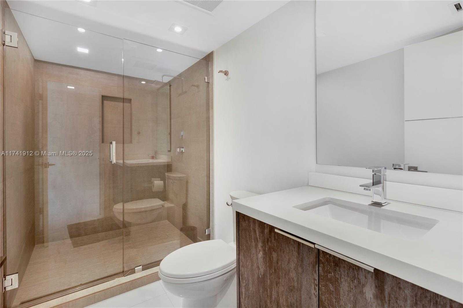 Small Image of 5757 Collins Ave, Miami Beach, FL 33140, USA Number 14