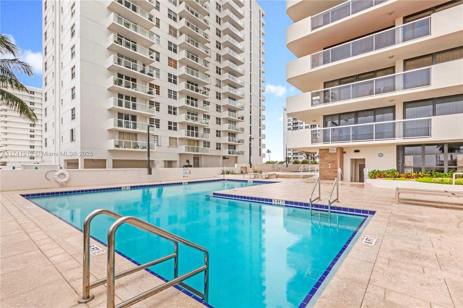 Small Image of 5757 Collins Ave, Miami Beach, FL 33140, USA Number 16