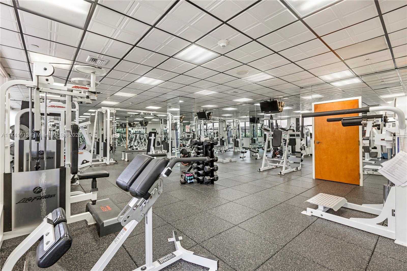 Small Image of 5757 Collins Ave, Miami Beach, FL 33140, USA Number 20