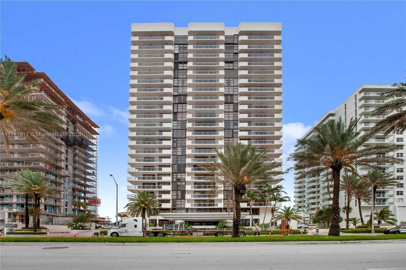 Small Image of 5757 Collins Ave, Miami Beach, FL 33140, USA Number 5
