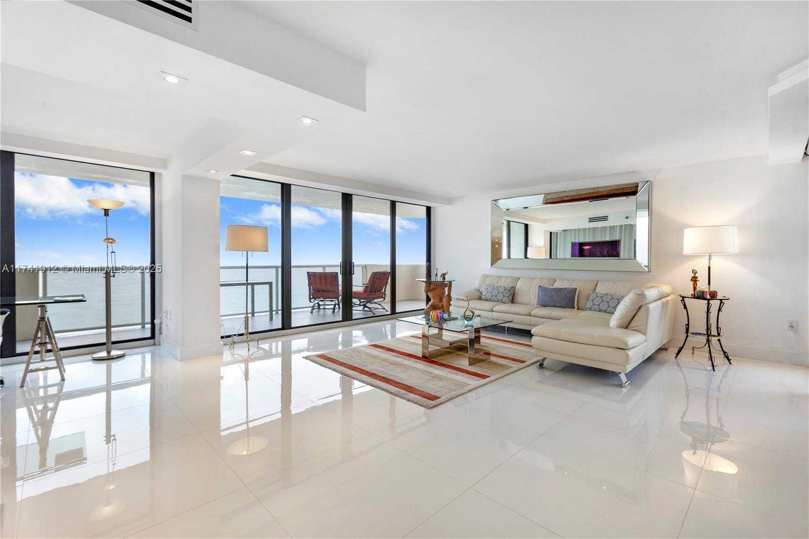 Small Image of 5757 Collins Ave, Miami Beach, FL 33140, USA Number 8