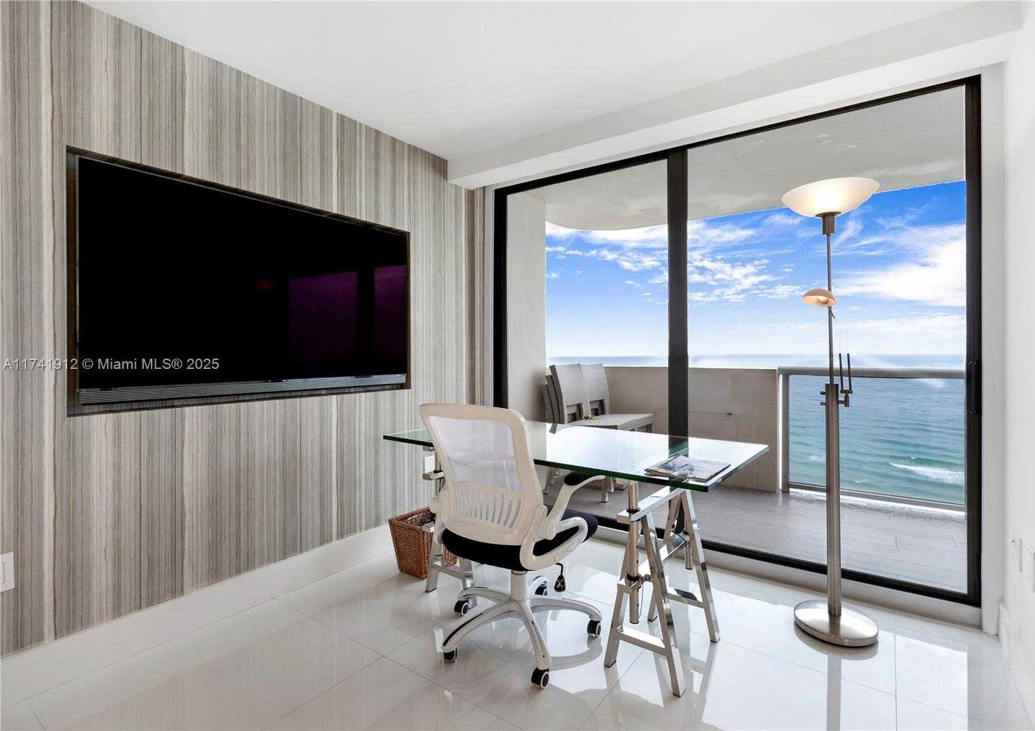 Small Image of 5757 Collins Ave, Miami Beach, FL 33140, USA Number 9