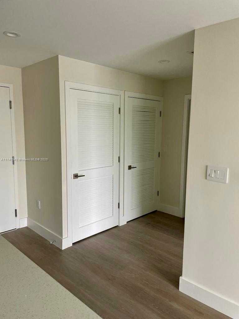 Small Image of 1938 JACKSON ST #403, Hollywood Number 11