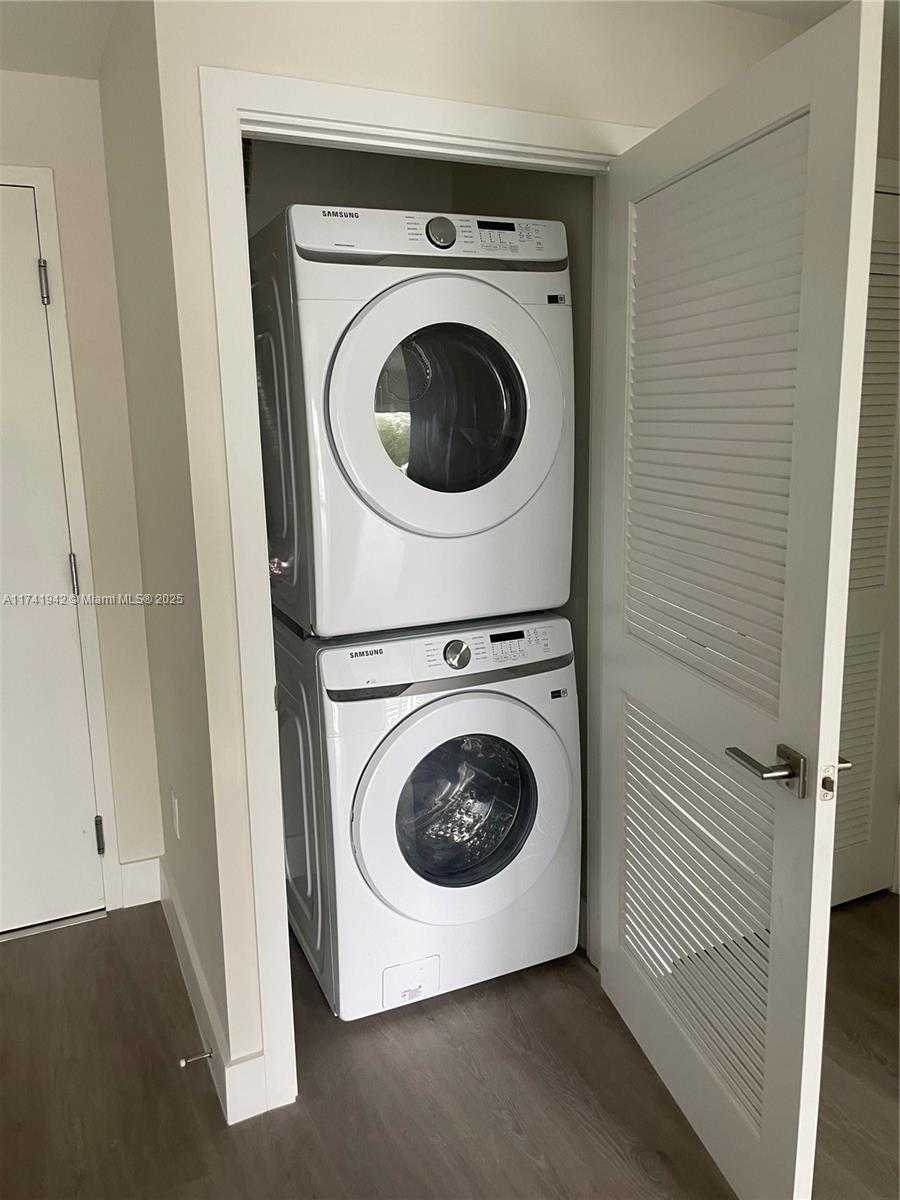Small Image of 1938 JACKSON ST #403, Hollywood Number 14