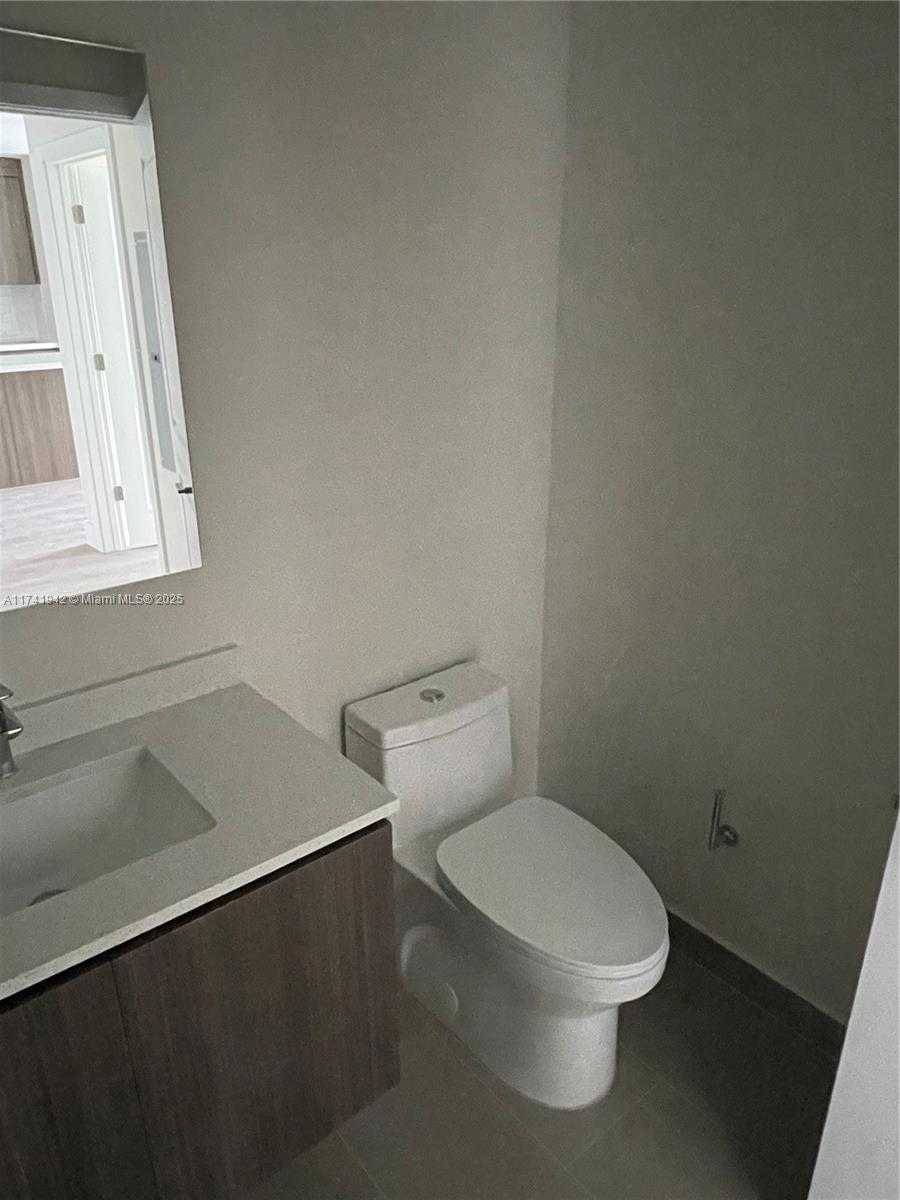 Small Image of 1938 JACKSON ST #403, Hollywood Number 7