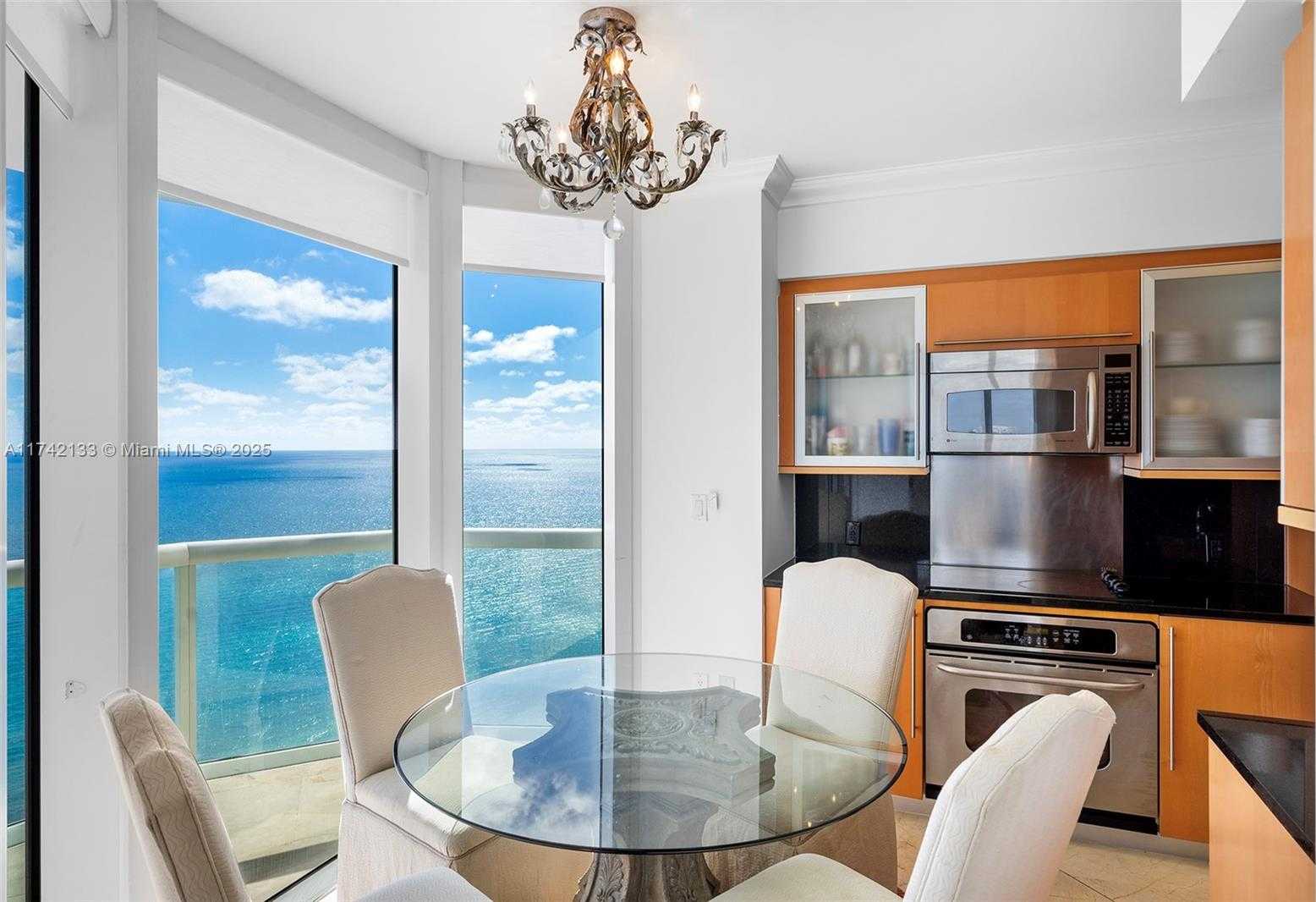 Small Image of 6365 COLLINS AVE #3801, Miami Beach Number 10